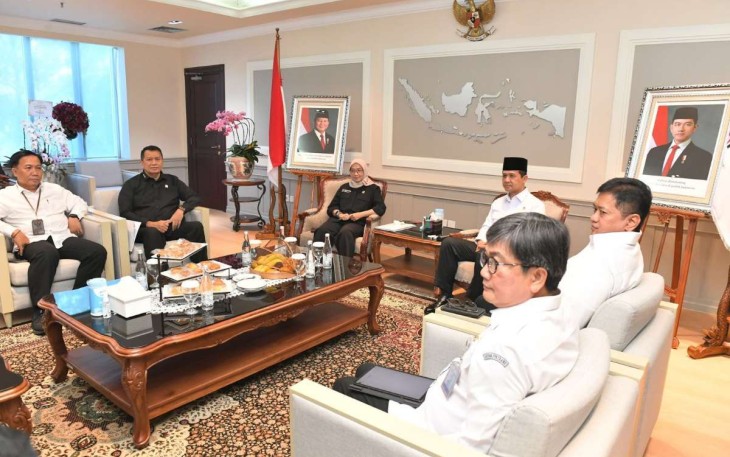 Mentrans M Iftitah Sulaiman Suryanagara saat bertemu MenPANRB Rini Widyantini di Jakarta 