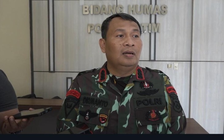 Kabid Humas Polda Jatim Kombes Dirmanto saat memberikan keterangan pers 