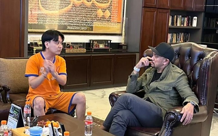 Tersangka kasus perundungan Ivan Sugianto (kaos orange)