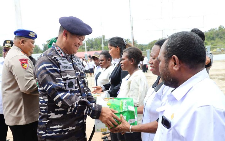Pangkoarmada III Laksda TNI Hersan 