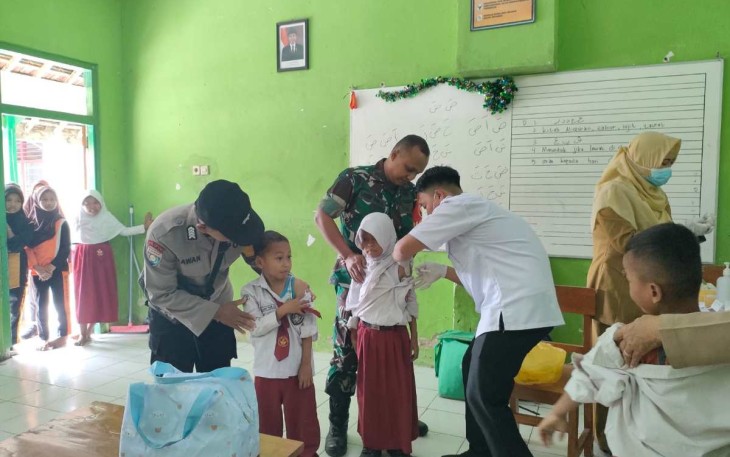 Bulan Imunisasi Sekolah di wilayah desa binaan 