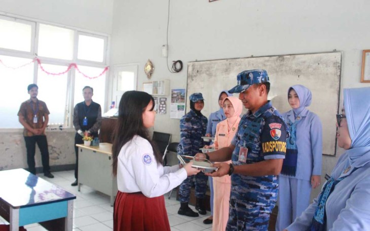 Makan siang bergizi lanud Husein Sastranegara 