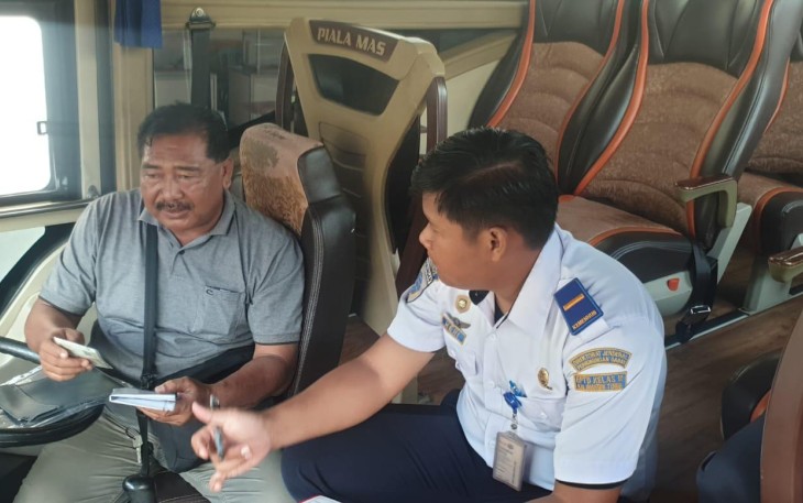 Sosialisasi Inspeksi Keselamatan LLAJ bersama pengemudi bus di Balikpapan, Kamis (28/11)