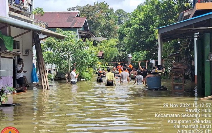 Banjir wilayah Kabupaten Sekadau, Kalimantan Barat, Sabtu (30/11)