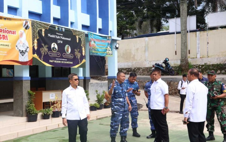 Danlanud Husein Sastranegara Kolonel Pnb Alfian saat memberikan pemaparan Tim BGN di Bandung, Minggu (1/12)