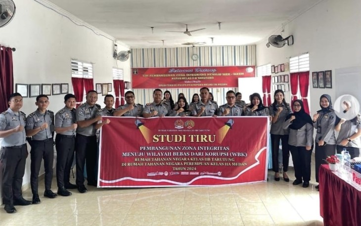 Foto bersama kunjungan Rutan Kelas IIB Tarutung 