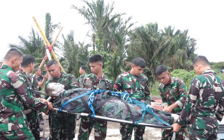 Latihan rescue prajurit Lanud Sutan Sjahrir, Padang, Rabu (4/12)