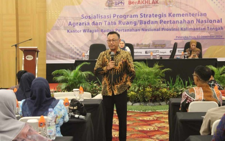 Ka BPN Kota Palangka Raya Indra Gunawan saat menjadi narasumber Sosialisasi Program Strategis Kementerian ATR/BPN di Aquarius Boutique Hotel, Selasa (3/12)
