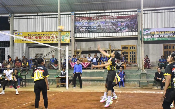 Turnamen bola voli piala Menpora di Kabupaten Ponorogo 