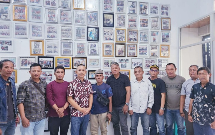Jumat Barokah Ketua Pewarta Polrestabes Medan Berikan Sembako kepada Pengurus dan Anggota.