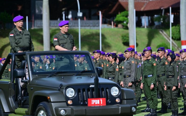 Wamendes PDT Ahmad Riza Patria saat inspeksi pasukan  di kampus IPDN Jatinangor, Kamis (19/12)