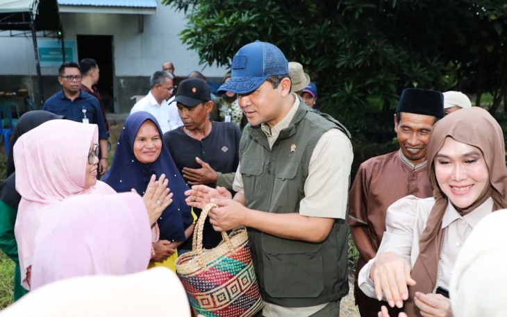 Mentrans M Iftitah Sulaiman mengunjungi kawasan transmigrasi Dadahub di Kabupaten Kapuas, Kalteng, Kamis (19/12)