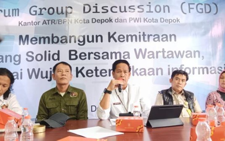Kepala BPN Kota Depok Rahmat saat memberikan pemaparan di Depok, Senin (23/12)
