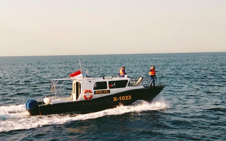 Pengamanan Nataru jalur laut personel Ditpolarud Polda Jatim, Selasa (24/12)