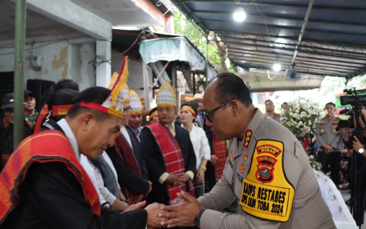 Kapolrestabes Medan Sampaikan Ucapan Belasungkawa ke Rumah Duka.