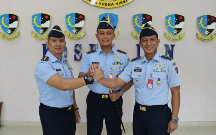 Dankosek IKN Marsma TNI Abdul Haris foto bersama usai sertijab jabatan strategis, Sabtu (20/4)