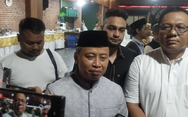 Sekda Kota Depok H Drs Supian Suri memberikan keterangan pers, Minggu (21/4)