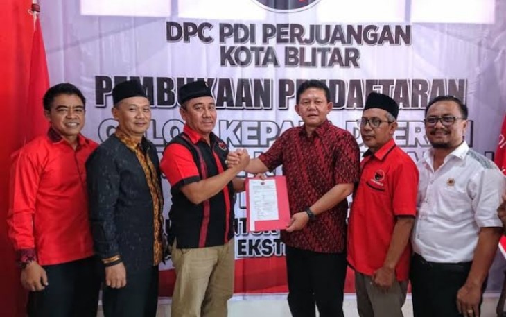 Bambang Rianto Saat Daftar Bacawali di DPC PDIP Kota Blitar