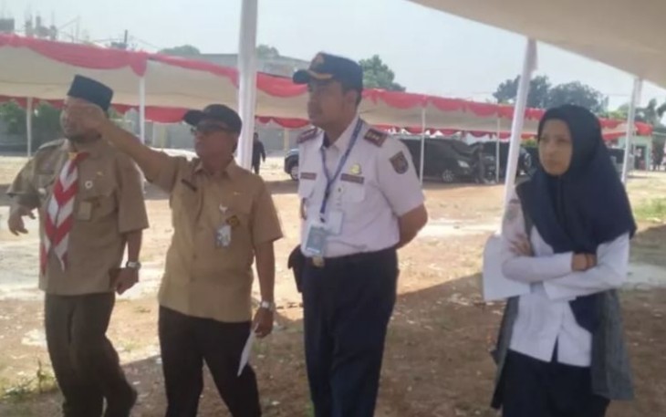 Dishub Kota Depok saat meninjau lokasi puncak HUT ke-79 RI di White House, Kelurahan Sukatani, Kecamatan Tapos