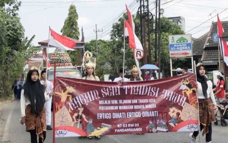 Karnaval budaya warga RW 05 Kelurahan Pandanwangi Blimbing, Minggu (25/8)