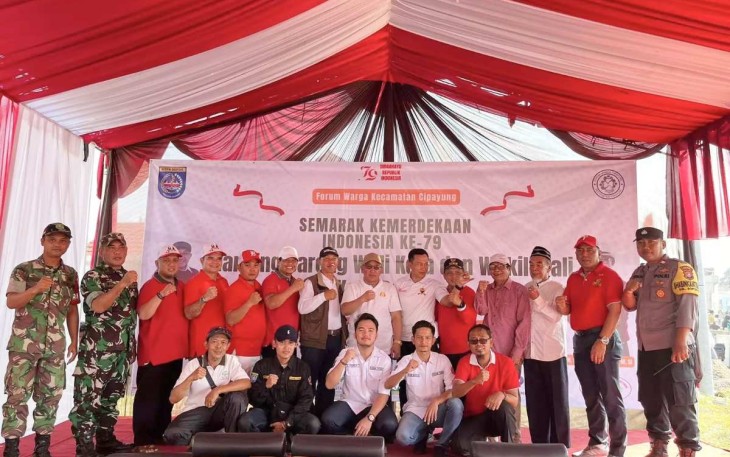 Wali Kota Depok, Mohammad Idris didampingi Camat Cipayung, Hasan Nurdin, para lurah dan stakeholder dalam agenda Mancing Bareng di Situ Citayam, Minggu (25/08/24)