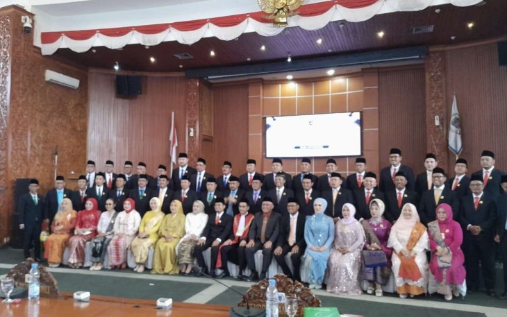 Foto bersama 50 Anggota DPRD Kota Depok usai dilantik selasa (3/9)