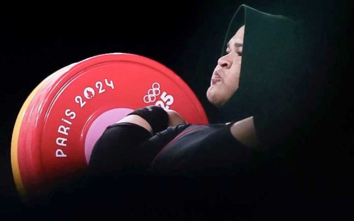 Lifter Aceh Nurul Akmal saat pentas di Olimpiade Paris 2024