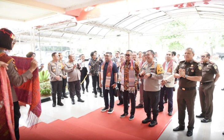 Anggota Komisi III DPR RI M. Nasir Djamil bersama tim saat mengikuti Kunjungan Kerja Spesifik Komisi III DPR ke Mapolda Sumut, Medan, Jumat (16/11/2024).