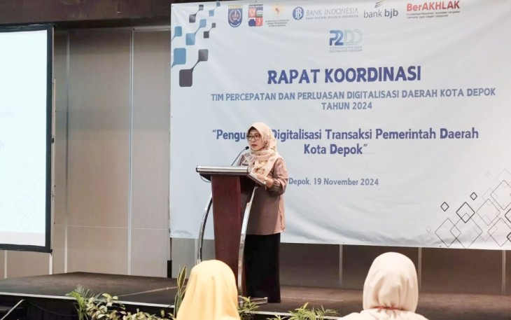 Pj Sekda Kota Depok, Nina Suzana membuka Rakor Tim Percepatan dan Perluasan Digitalisasi Daerah (TP2DD) tahun 2024 di Hotel Santika hari ini Selasa (19/11/24)