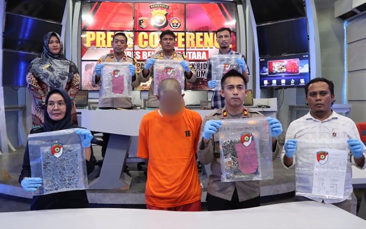 Kapolres Bengkulu Utara, AKBP Lambe Patabang Birana, S.I.K, M.H, saat  Press Conference di Command Center Polres pada Selasa, 23 Januari 2024, pukul 17.00 WIB.
