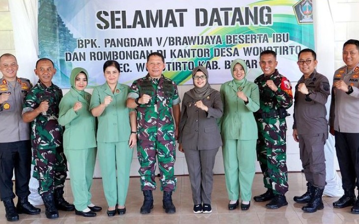 Pangdam V Brawijaya bersama Bupati Blitar Rini Syarifah di Acara Penutupan TMMD ke- 119 di Kecamatan Wonotirto.