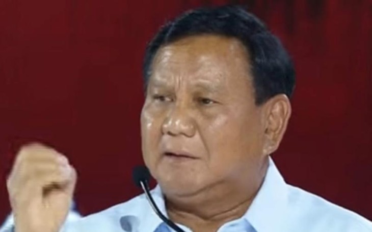 Capres RI nomor urut 2 Prabowo Subianto dalam debat ketiga KPU RI di Istora Senayan, Jakarta, Minggu (7/1/24) malam.