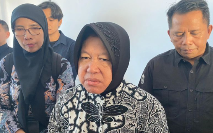 Mensos Tri Rismaharini saat memberikan keterangan pers di Kendari, Selasa (2/4)