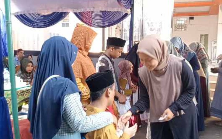 Pengajian dan pemberian santunan anak yatim jamaah pengajian ibu-ibu muslimah