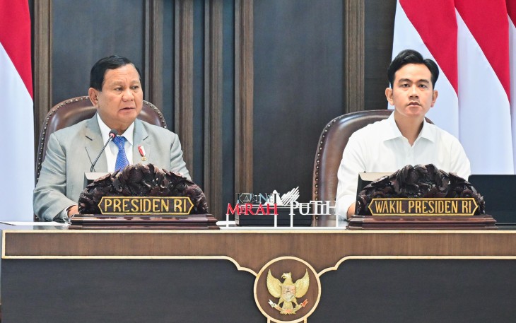 Presiden RI Prabowo Subianto didampingi Wakil Presiden RI Gibran Rakabuming Raka, bertempat di Ruang Sidang Kabinet Kantor Presiden, Istana Kepresidenan, Jakarta Pusat, Rabu (6/11/2024).
