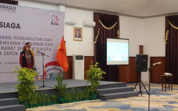 Pj Sekda Kota Depok, Nina Suzana, memimpin Apel Siaga Pengawasan masa tenang, pemungutan, dan penghitungan suara Pemilihan Gubernur dan Wakil Gubernur Jawa Barat serta Wali Kota dan Wakil Wali Kota Depok 2024 di Makara UI Sabtu (23/11/24).