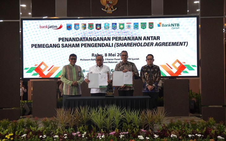 Bank Jatim saat Teken Shareholder Agreement dengan Pemprov NTB dan Bank NTB Syariah