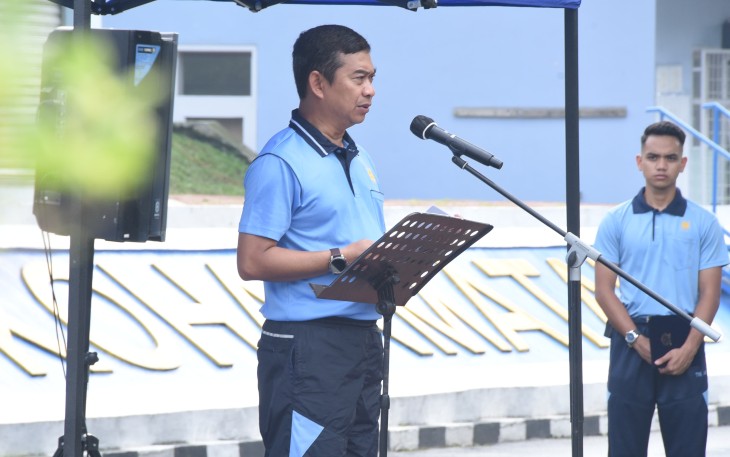 Komandan Koharmatau Marsekal Muda TNI Oki Yanuar, S.T., bersama para pejabat dan personel Koharmatau melaksanakan syukuran sekaligus silaturahmi dan  pembubaran Panitia Hari Ulang Tahun Ke 60 Koharmatau di Sasana Olahraga Koharmatau, Bandung, Jawa Barat, Selasa (09/01/2024)