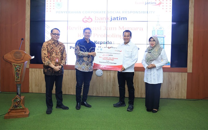 Bank Jatim Serahkan CSR Revitalisasi Jam Menara ke Pemkot Probolinggo