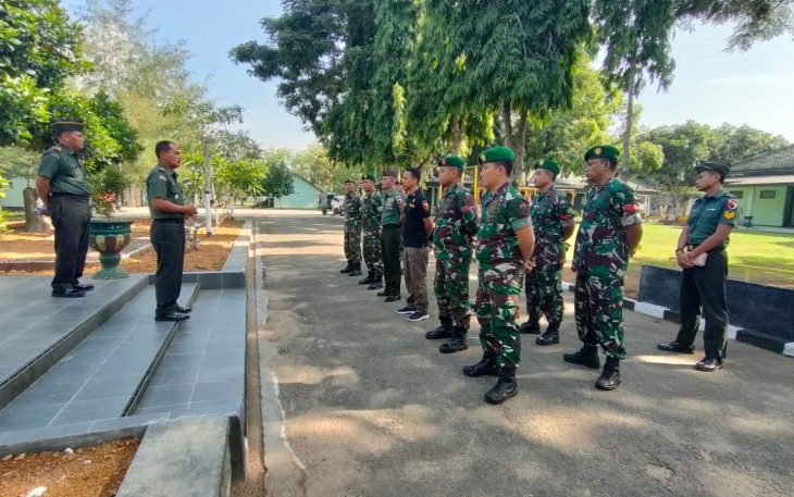  Letkol Inf Roliyanto S.I.P., M.I.P., saat memberikan pengarahan di depan Aula Kopral Sigit Jl. Letjen Suprapto No. 42 Pacitan, Rabu (10/01/2024)