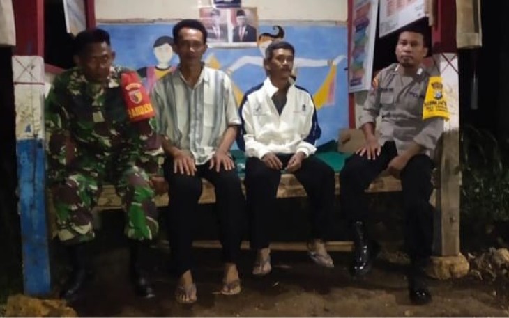 Babinsa Koramil 0801/11 Donorojo Kodim 0801/Pacitan secara aktif melaksanakan patroli ke wilayah yang menjadi teritorialnya terutama saat malam hari