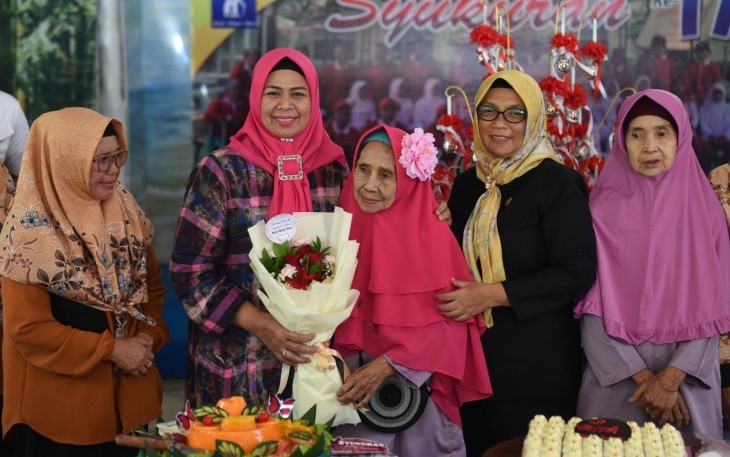 Ketua TP-PKK Kepri Hj. Dewi Kumalasari Ansar saat Hadiri Syukuran 17 Tahun Berdirinya Rumah Bahagia Bintan