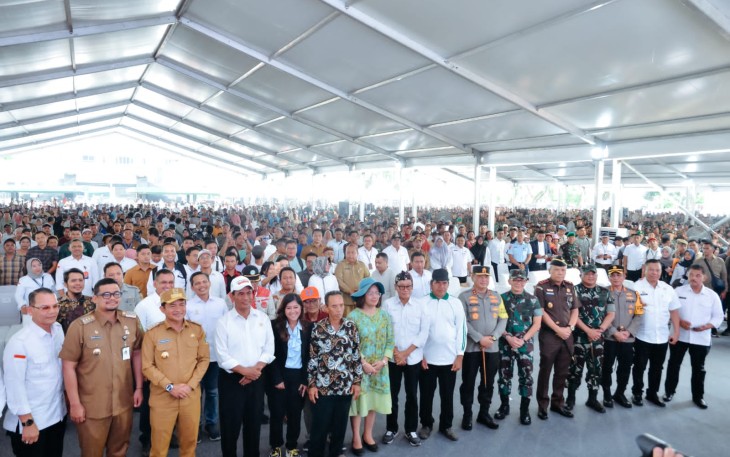 Pertemuan Mentan RI dengan 20.000 petani dan penyuluh pertanian se - Sumut di Lapangan Benteng, Medan, Rabu (07/02/2024)..