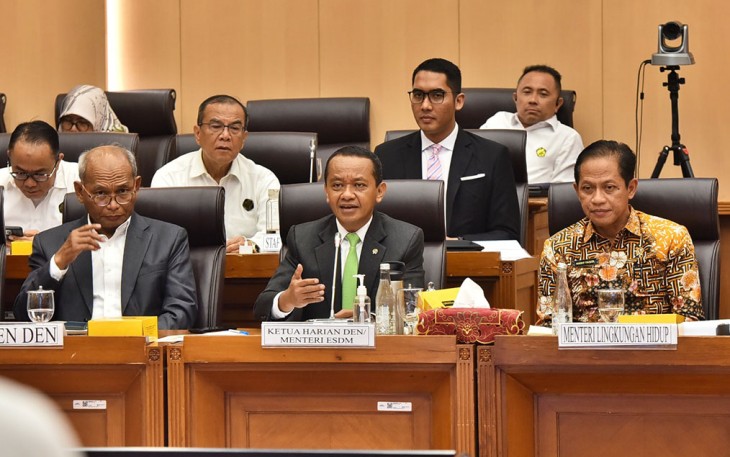 Menteri ESDM Bahlil Lahadalia saat RDP dengan Komisi XII DPR RI, di Jakarta, Senin (2/12)