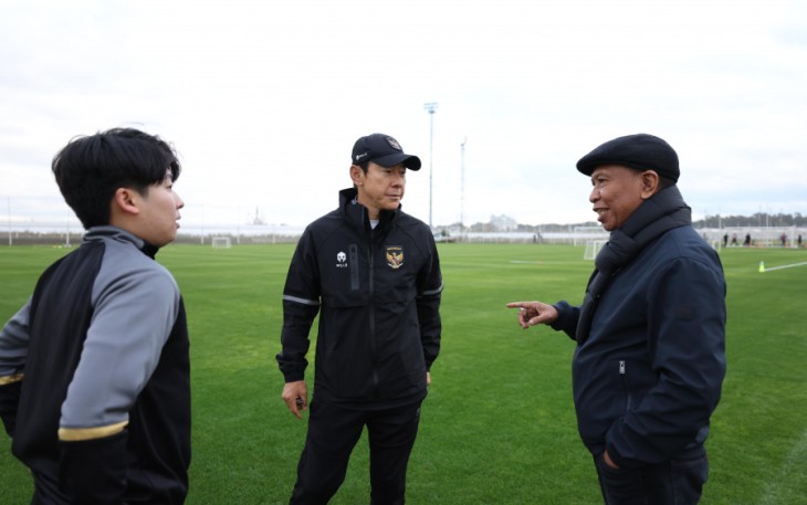 Wakil Ketua Umum PSSI Zainudin Amali saat memberikan motivasi kepada para penggawa Garuda jelang melawan Jepang, Rabu (24/1).