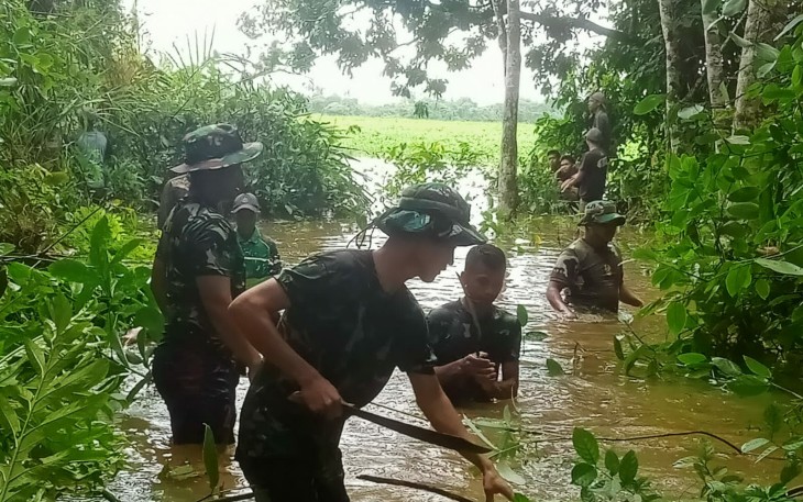 Koramil Amuntai Utara saat Lakukan Aksi Bersih-bersih