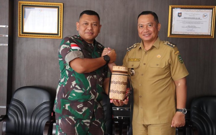 Danrem 121/ABW Silaturahmi dengan Bupati Bengkayang