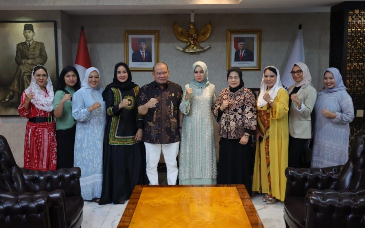 Foto Bersama usai buka puasa bersama di Rumah Dinas Ketua DPD RI, Jumat (29/3/2024).