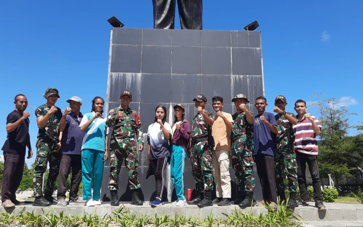PLBN Motamasin dengan TNI saat Gotong Royong Bersihkan Lahan Seluas 3,76 Hektare