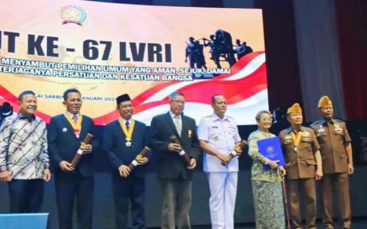 Gubernur Ansar Terima Anugerah Bintang Legiun Veteran RI dari DPP LVRI